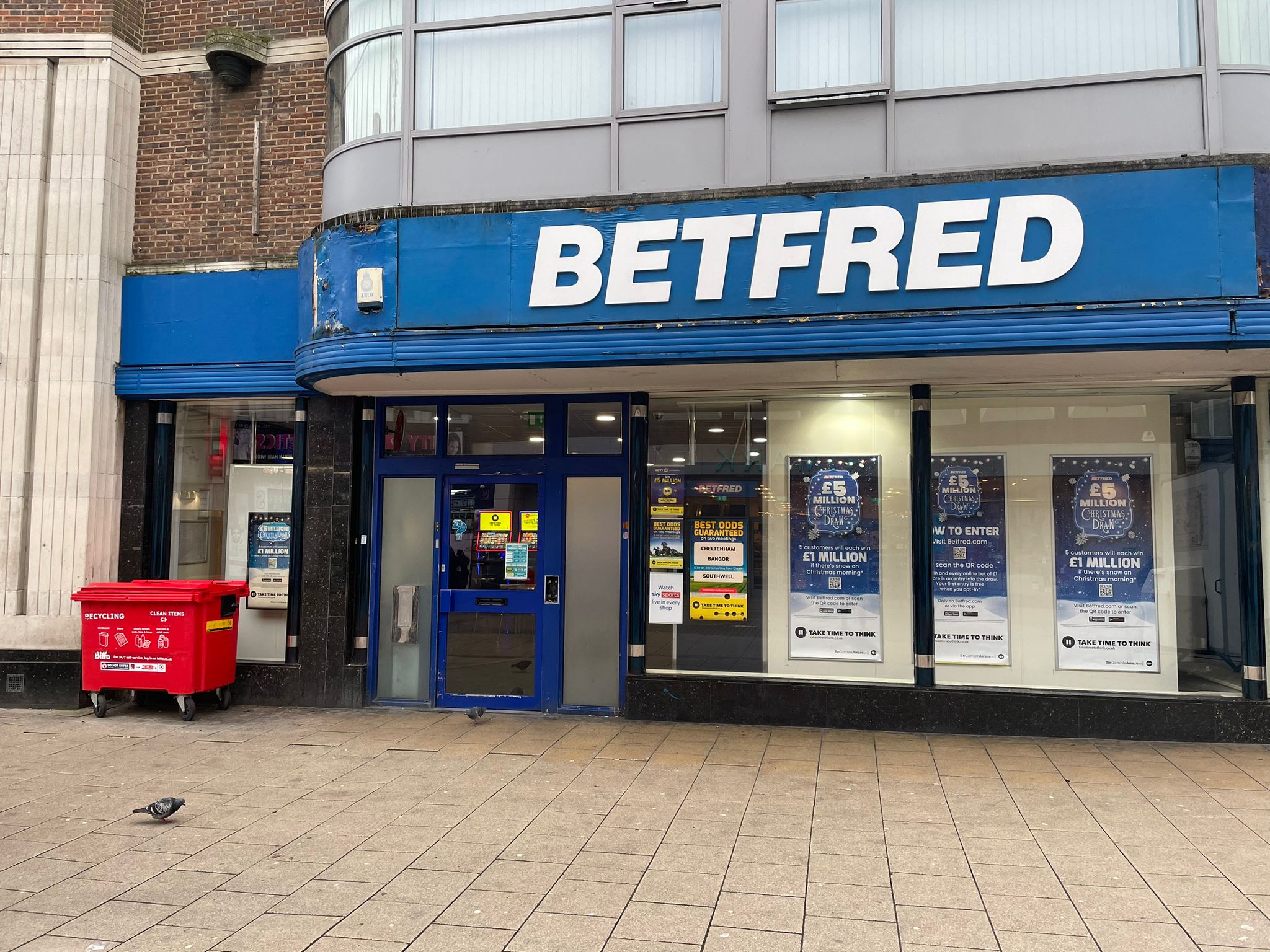 Betfred Shop Front Betfred Luton 08000 320878