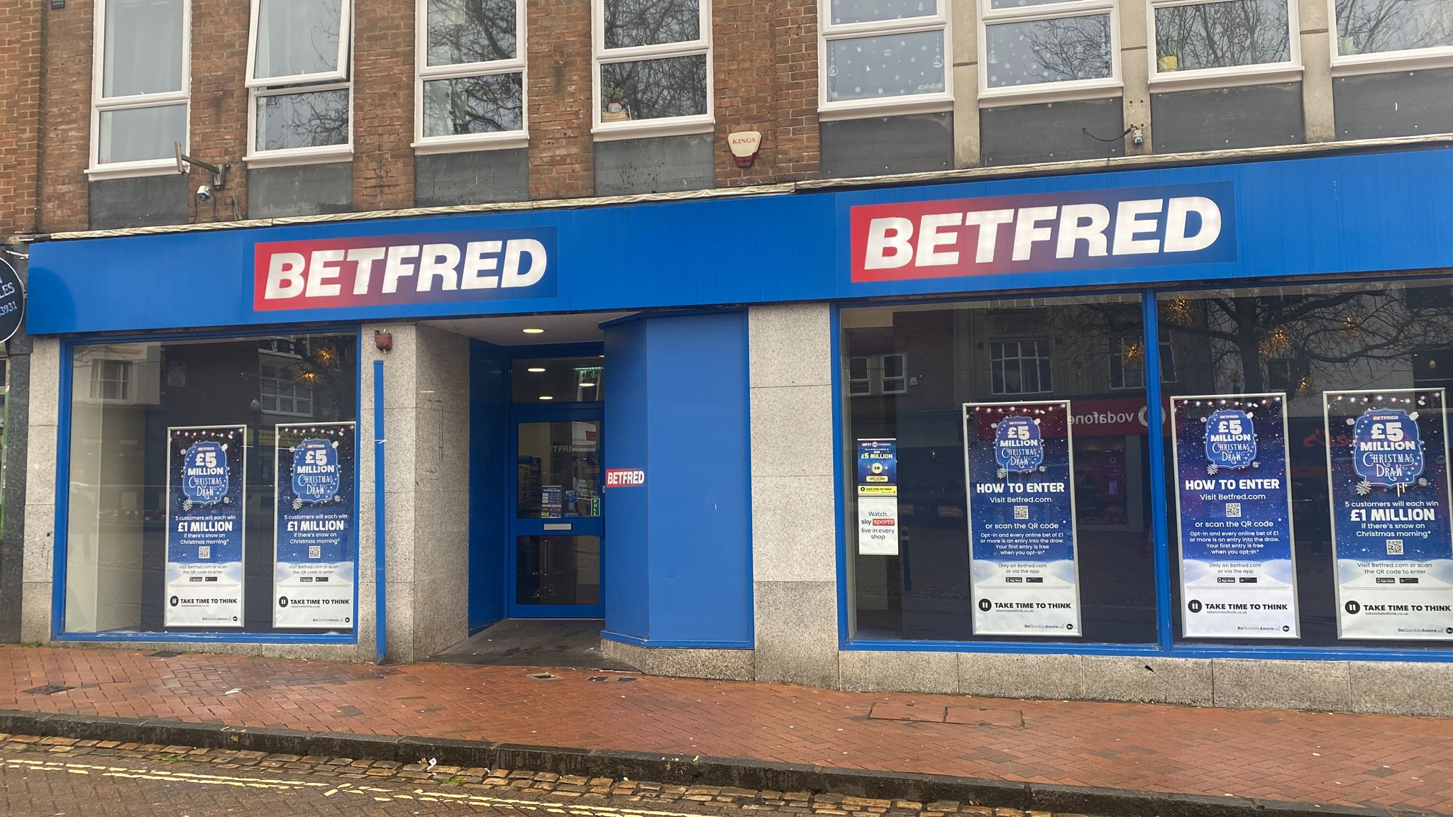 Betfred Shop Front Betfred Aylesbury 08000 320878