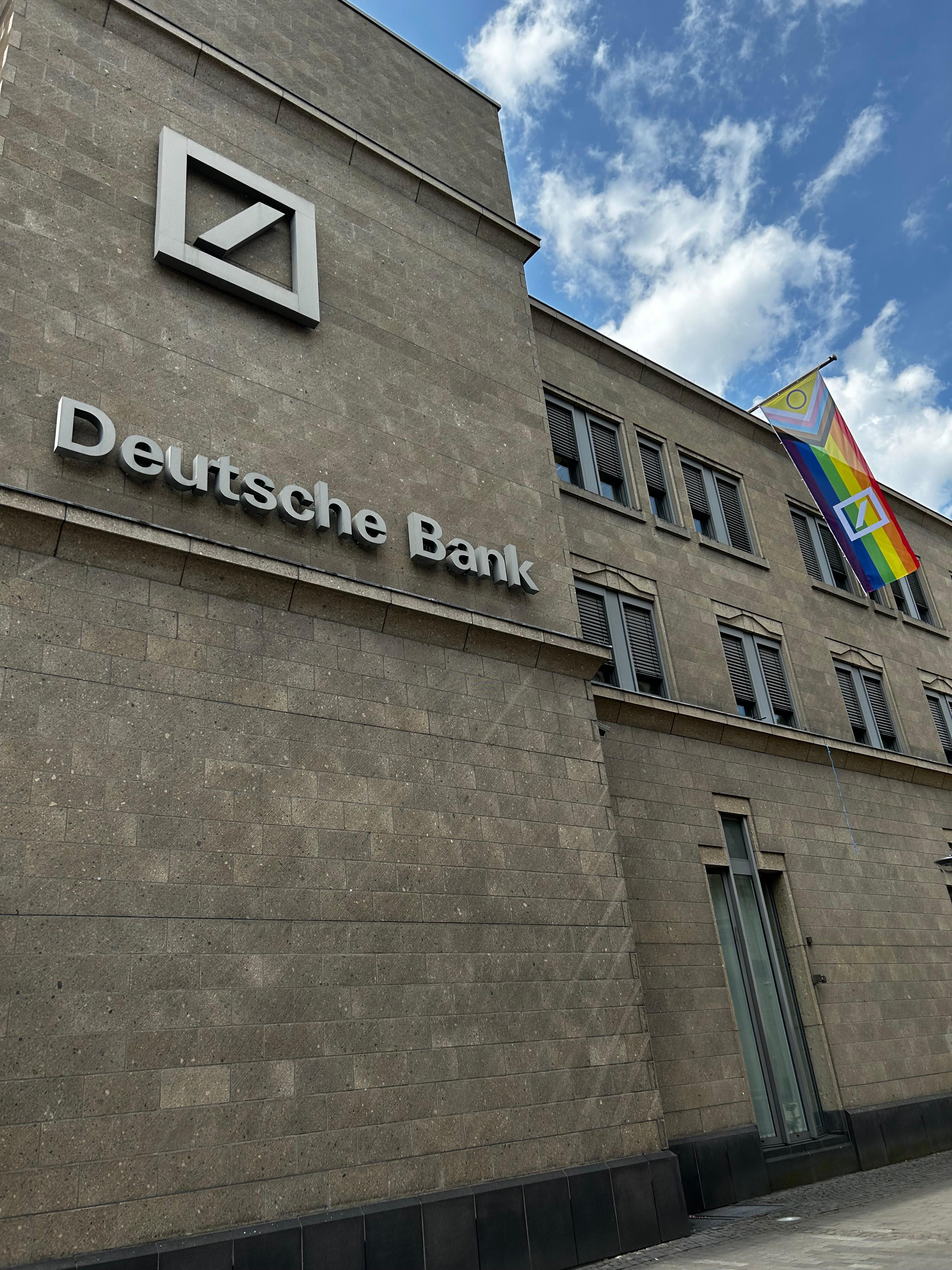 Bild 1 Deutsche Bank Filiale in Köln