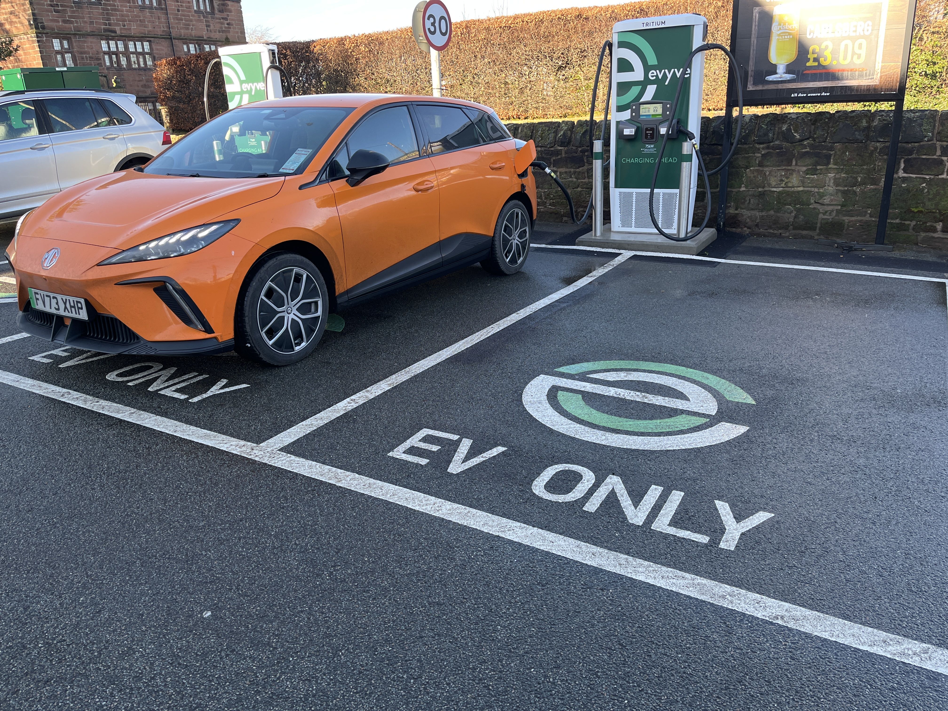 Images evyve Charging Station