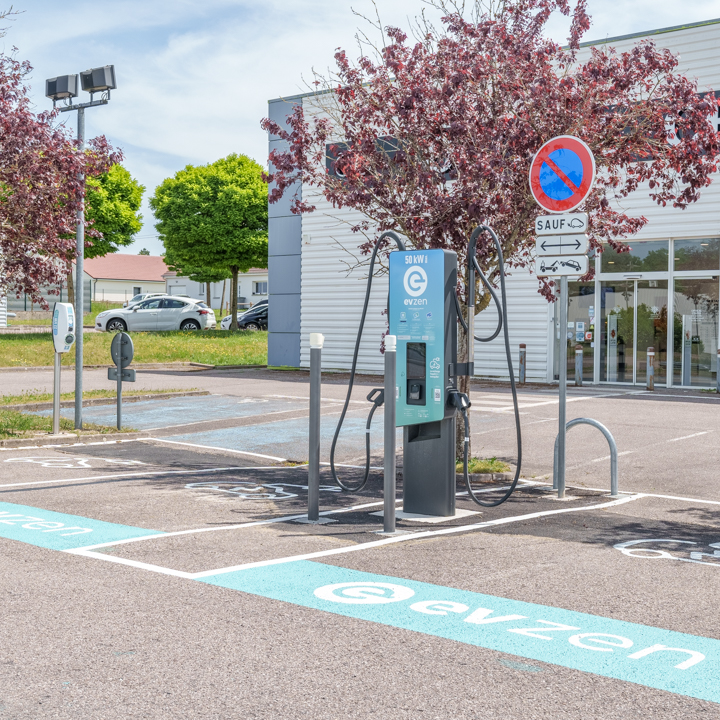 Images EVzen station de recharge