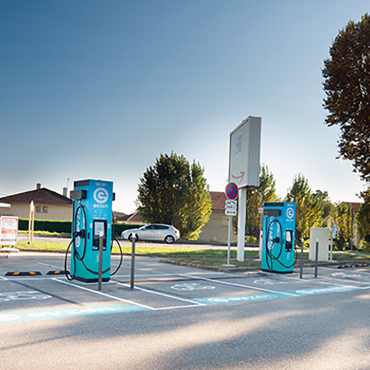 Images EVzen station de recharge