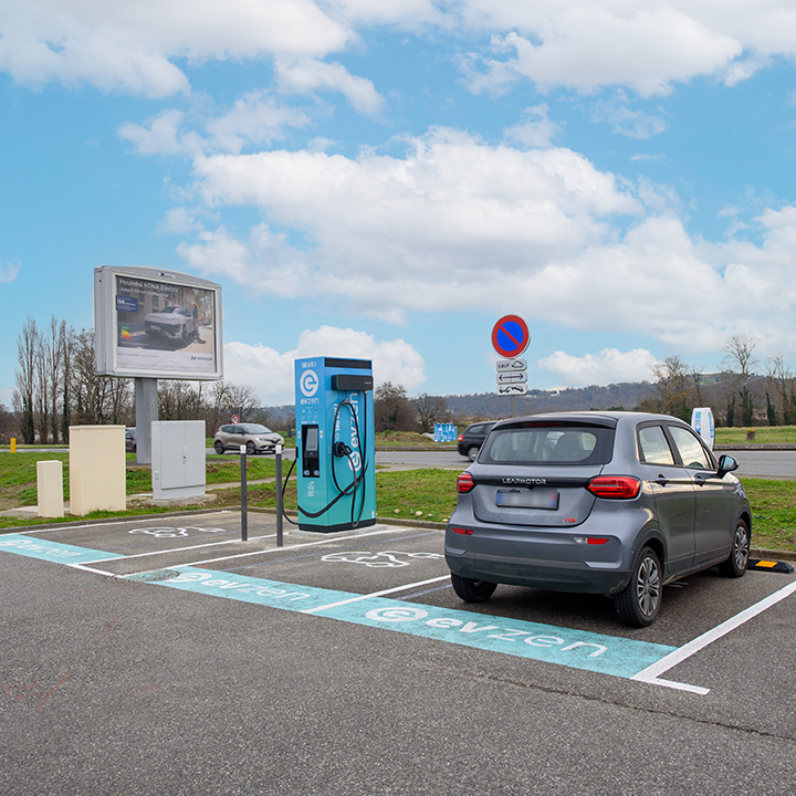 Images EVzen station de recharge