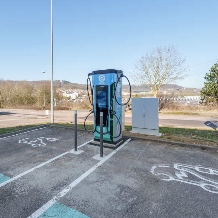 Images EVzen station de recharge