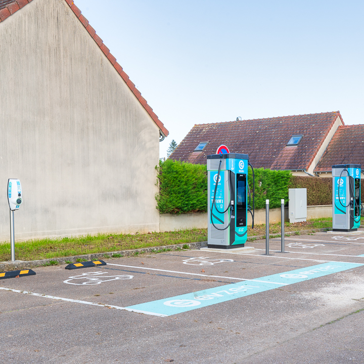 Images EVzen station de recharge