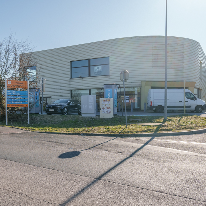 Images EVzen station de recharge