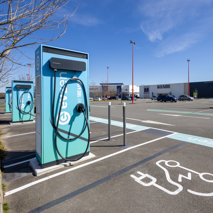 Images EVzen station de recharge