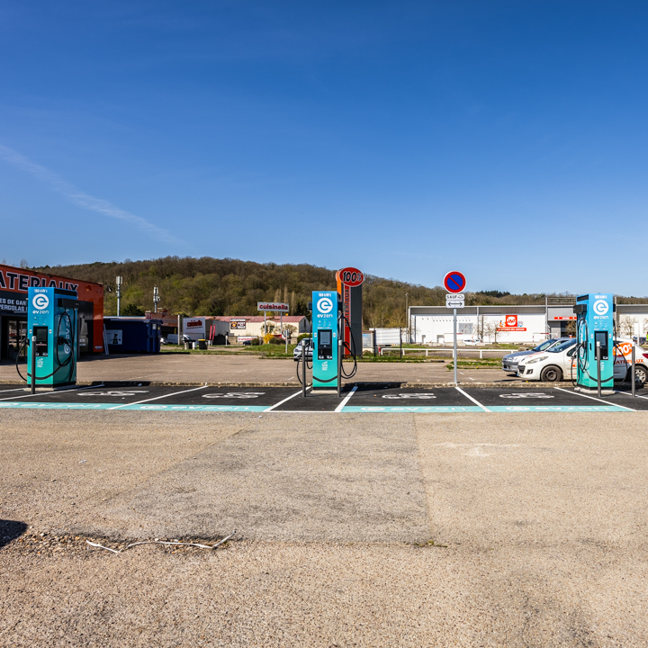 Images EVzen station de recharge