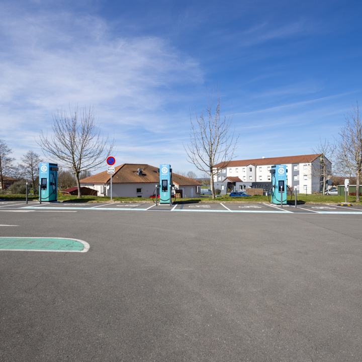 Images EVzen station de recharge