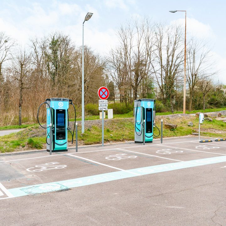 Images EVzen station de recharge
