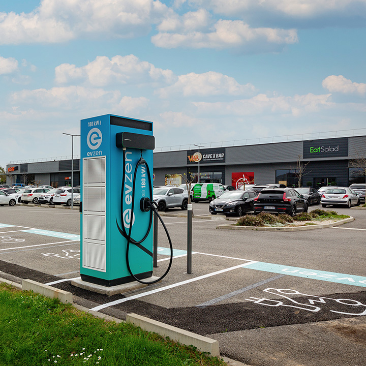 Images EVzen station de recharge