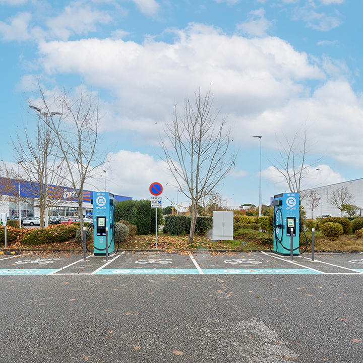Images EVzen station de recharge