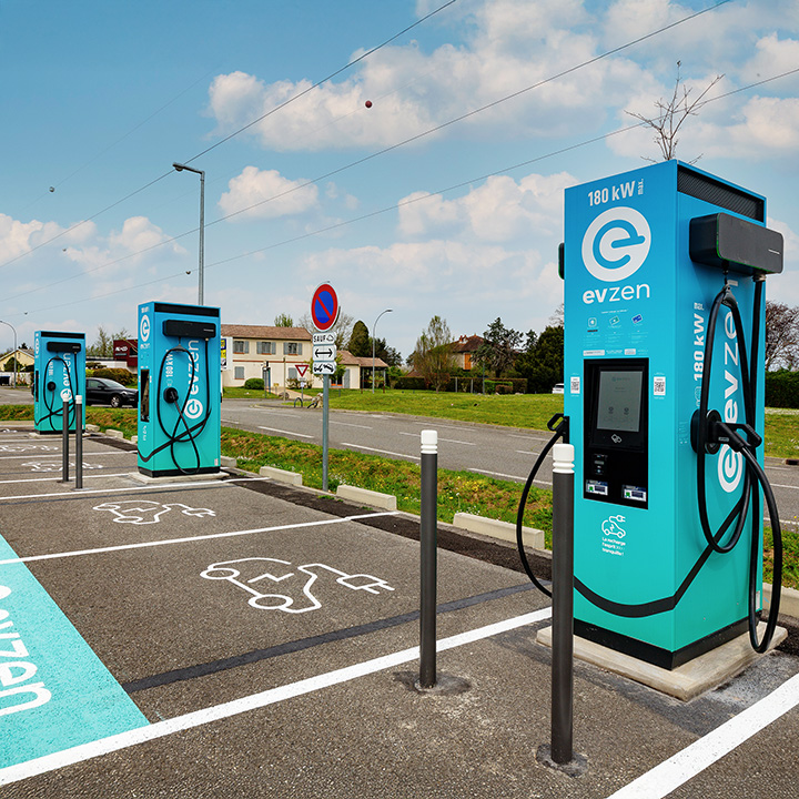 Images EVzen station de recharge