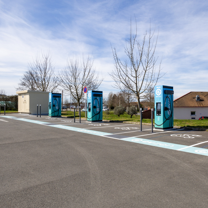 Images EVzen station de recharge