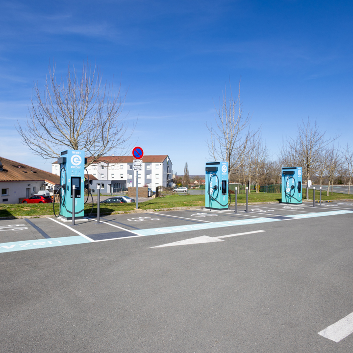 Images EVzen station de recharge