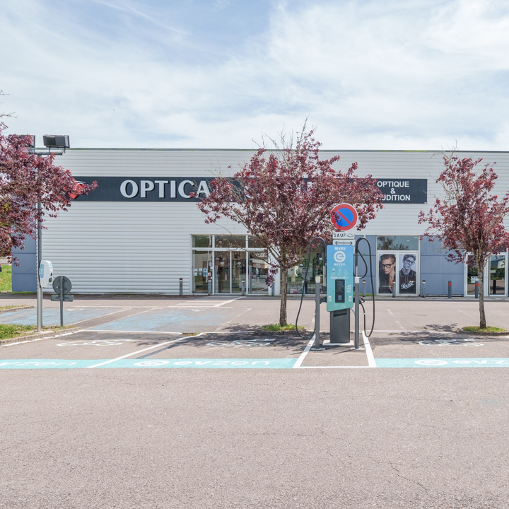 Images EVzen station de recharge