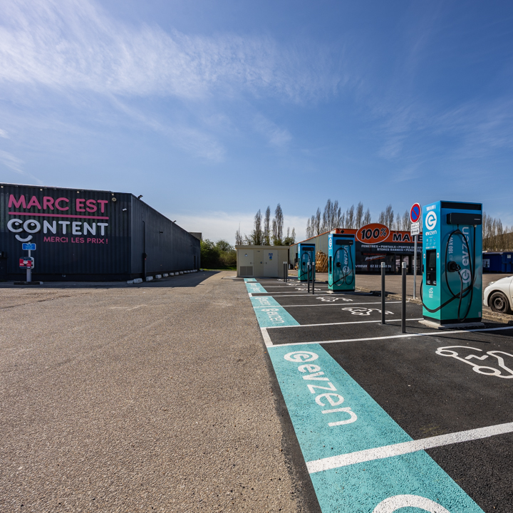 Images EVzen station de recharge
