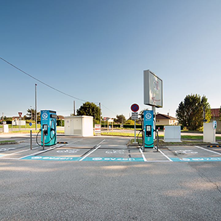 Images EVzen station de recharge