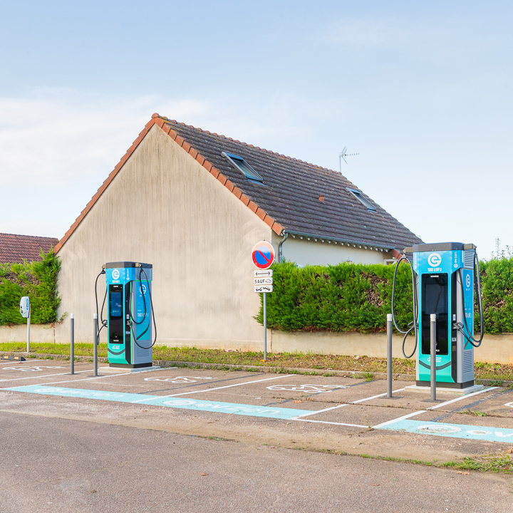 Images EVzen station de recharge