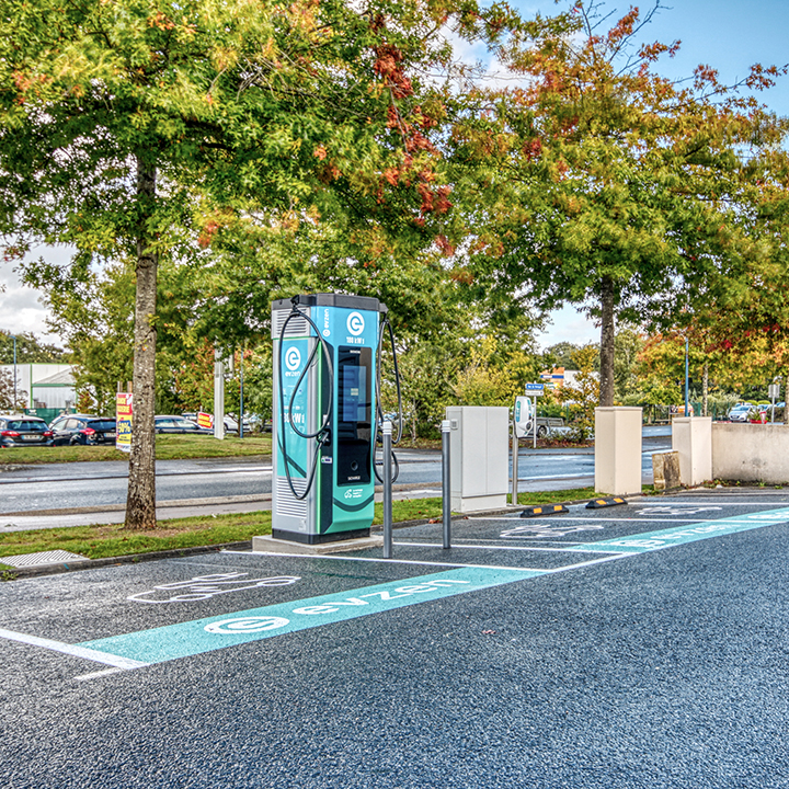 Images EVzen station de recharge