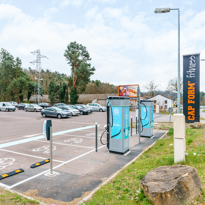 Images EVzen station de recharge
