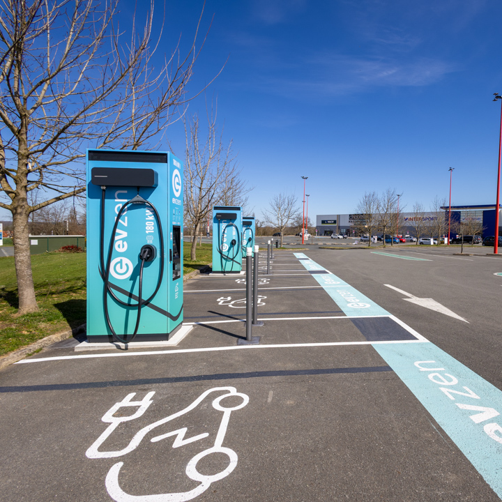 Images EVzen station de recharge