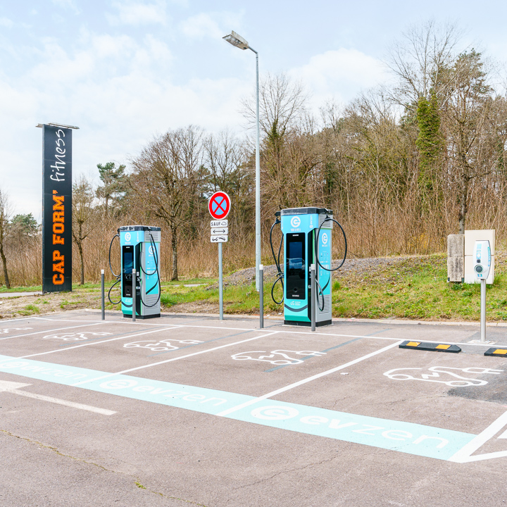Images EVzen station de recharge