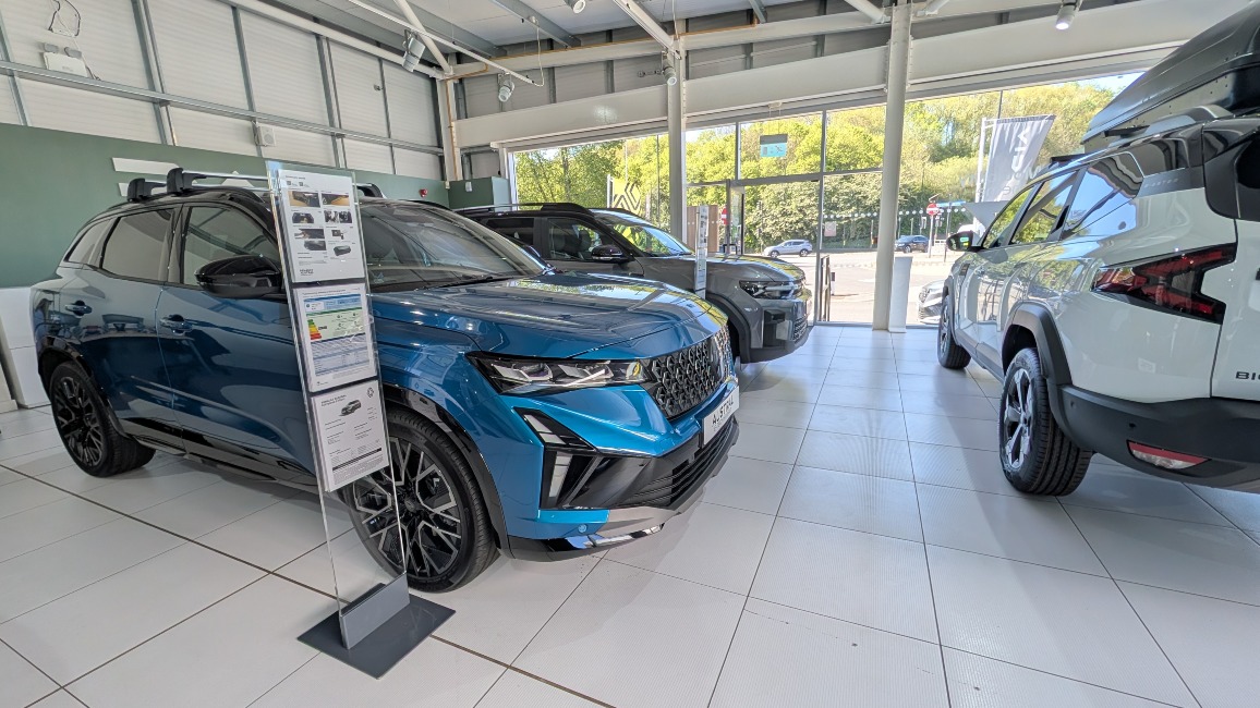 Stoneacre Renault Sheffield Showroom
