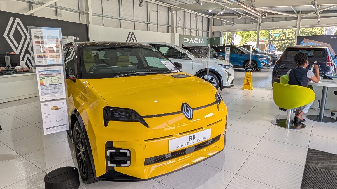 Stoneacre Renault Sheffield Dealership Interior