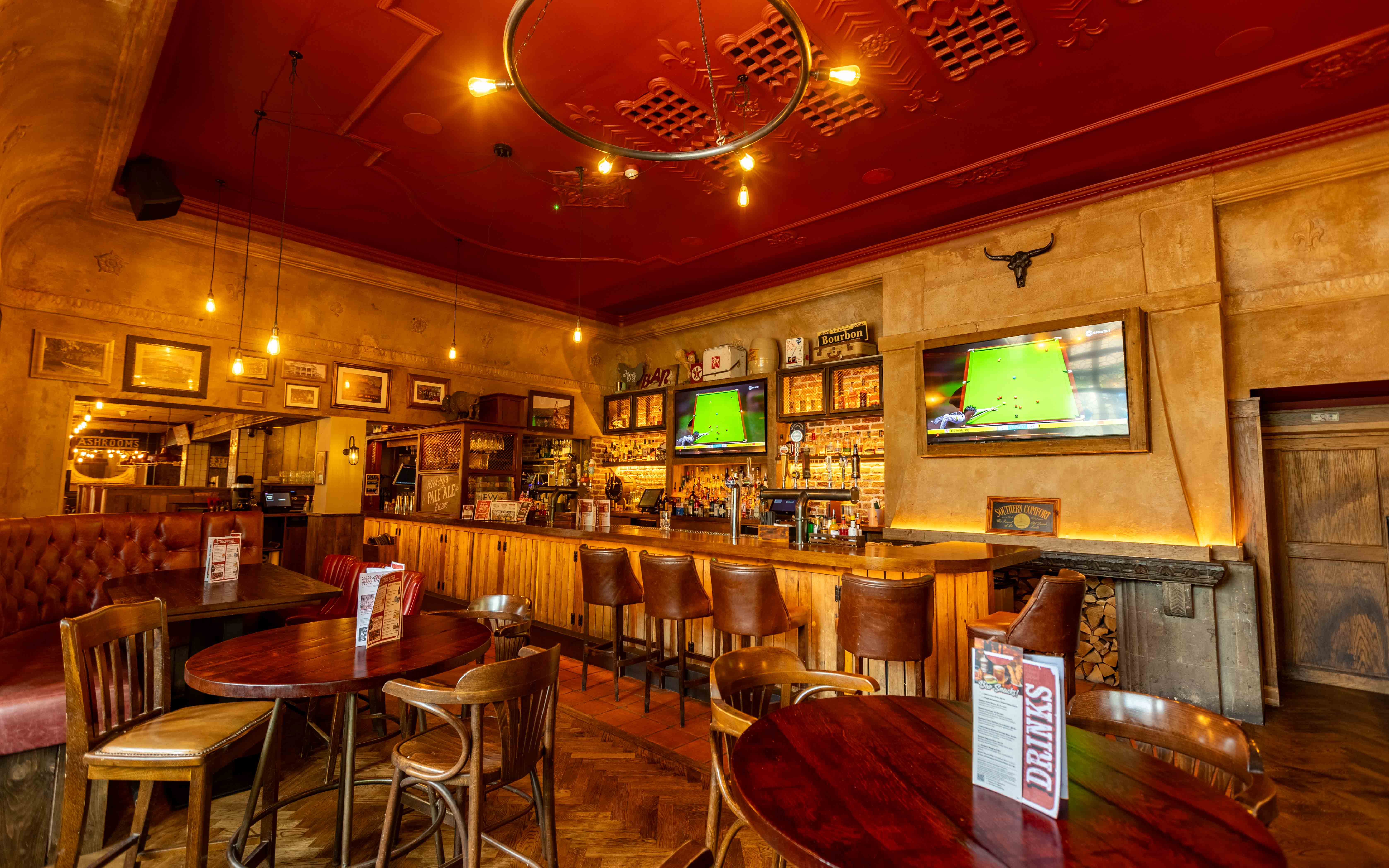 Hickory's Smokehouse Castle Bromwich - Bar Area