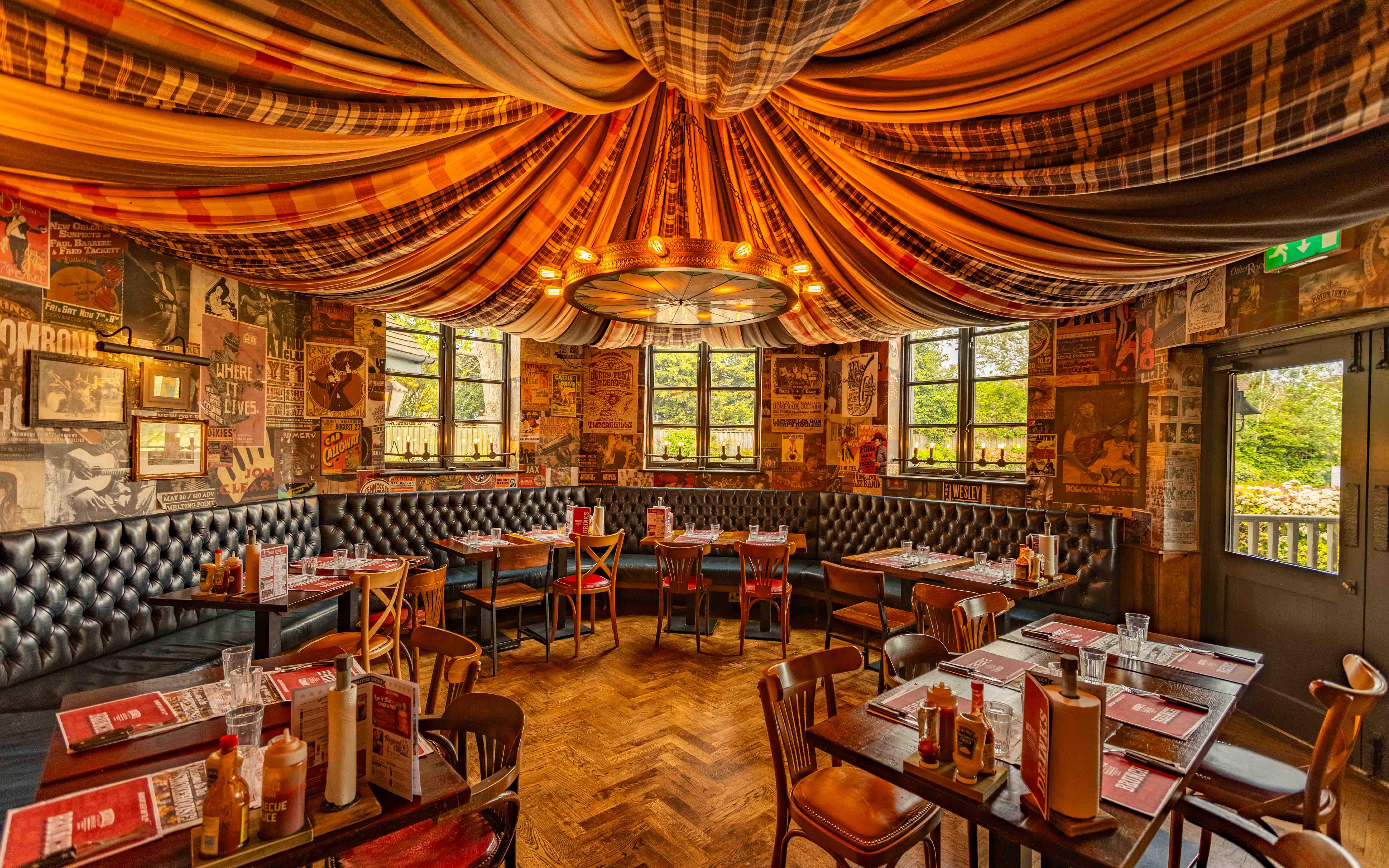 Hickory's Castle Bromwich - Indoor dining space