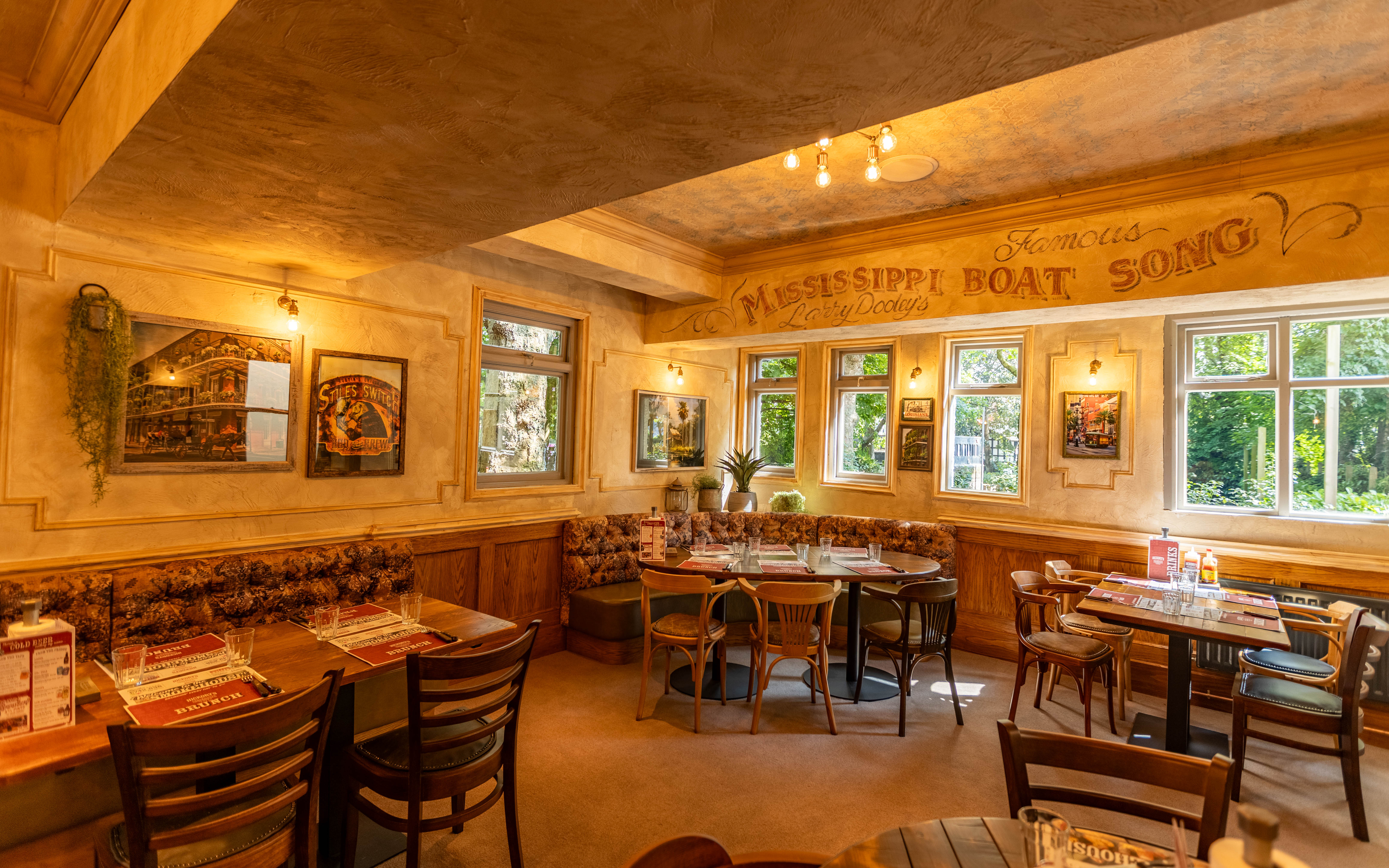 Hickory's Smokehouse Gateacre - Family dining area
