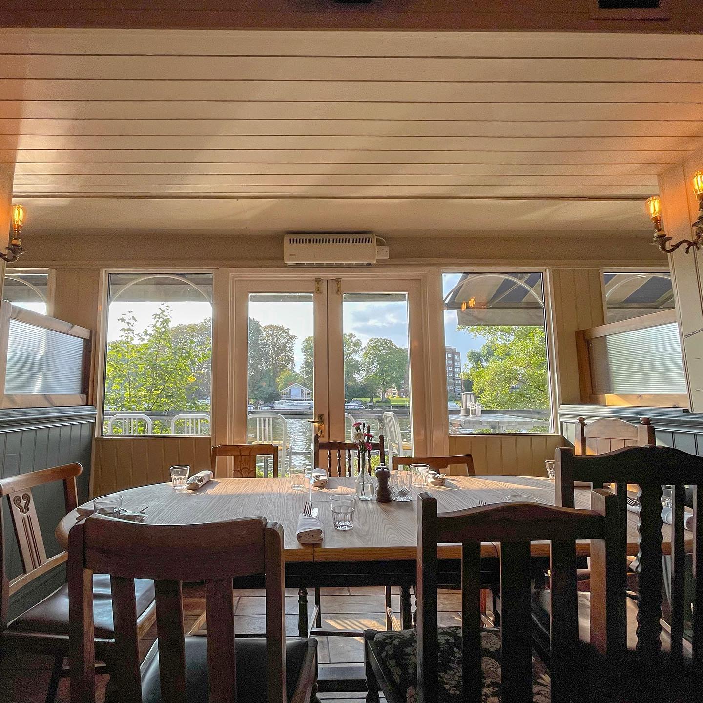 Boaters Inn interior