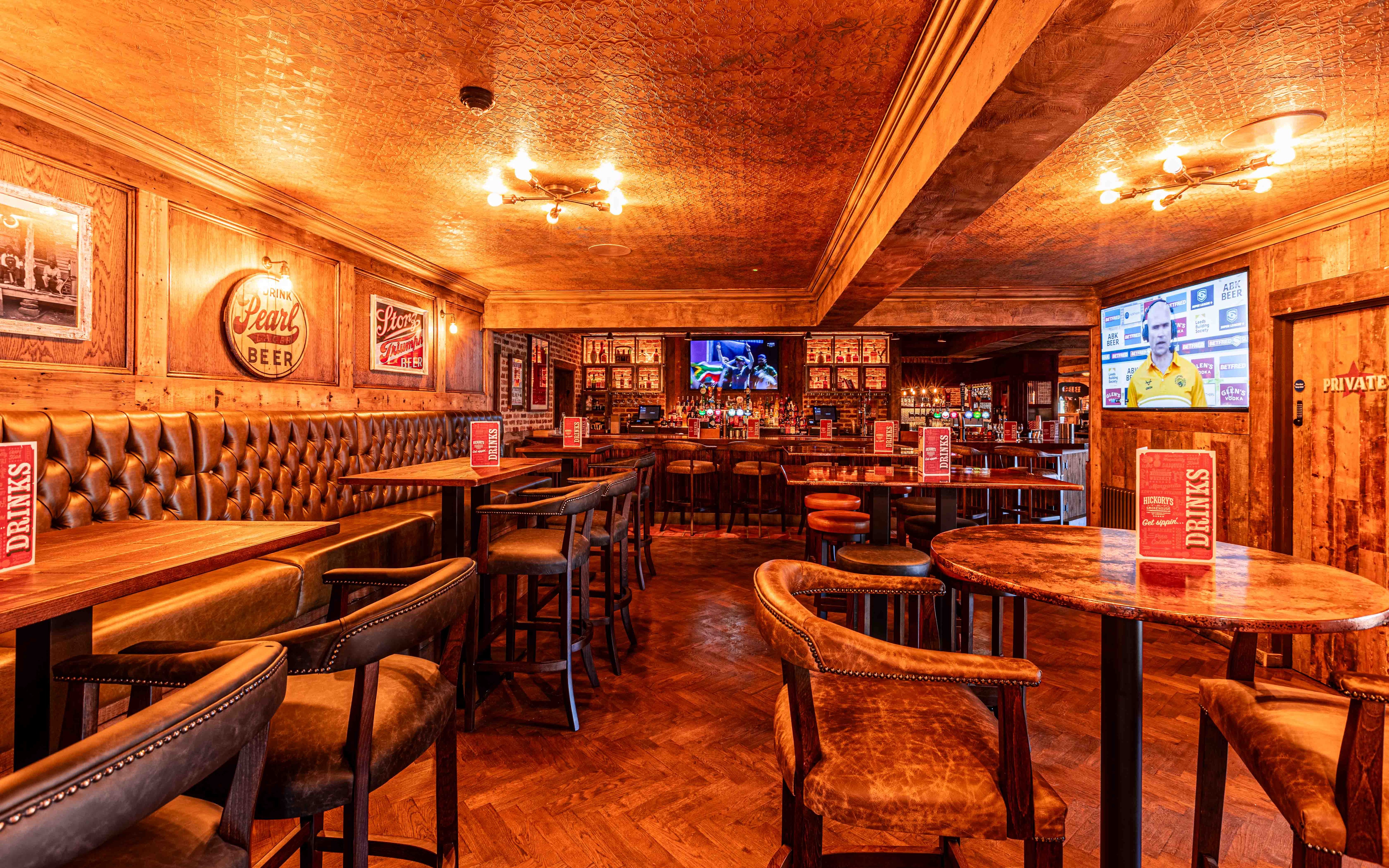 Hickory's Smokehouse Adel - Neighbourhood Bar