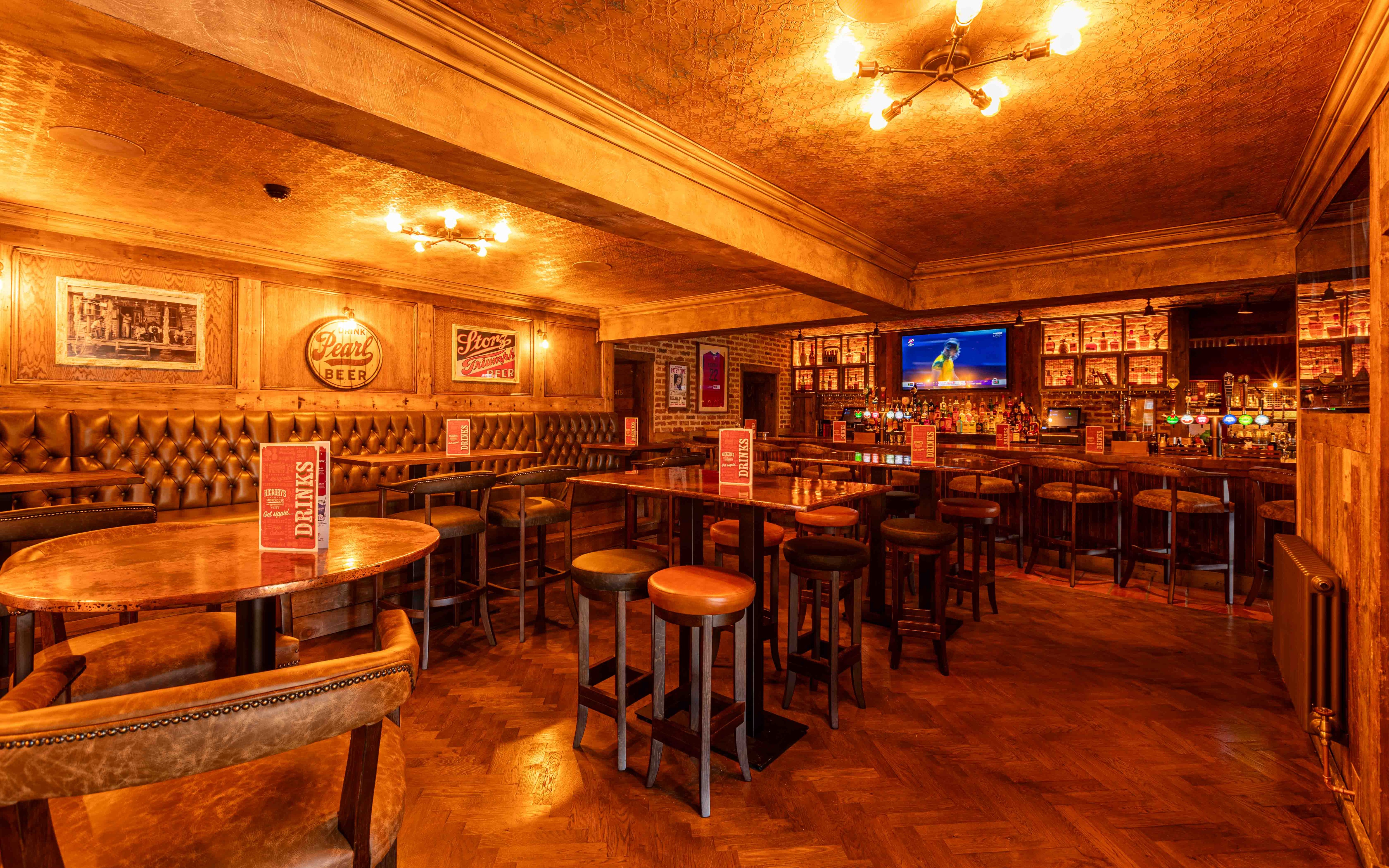 Hickory's Smokehouse Adel - Neighbourhood Bar