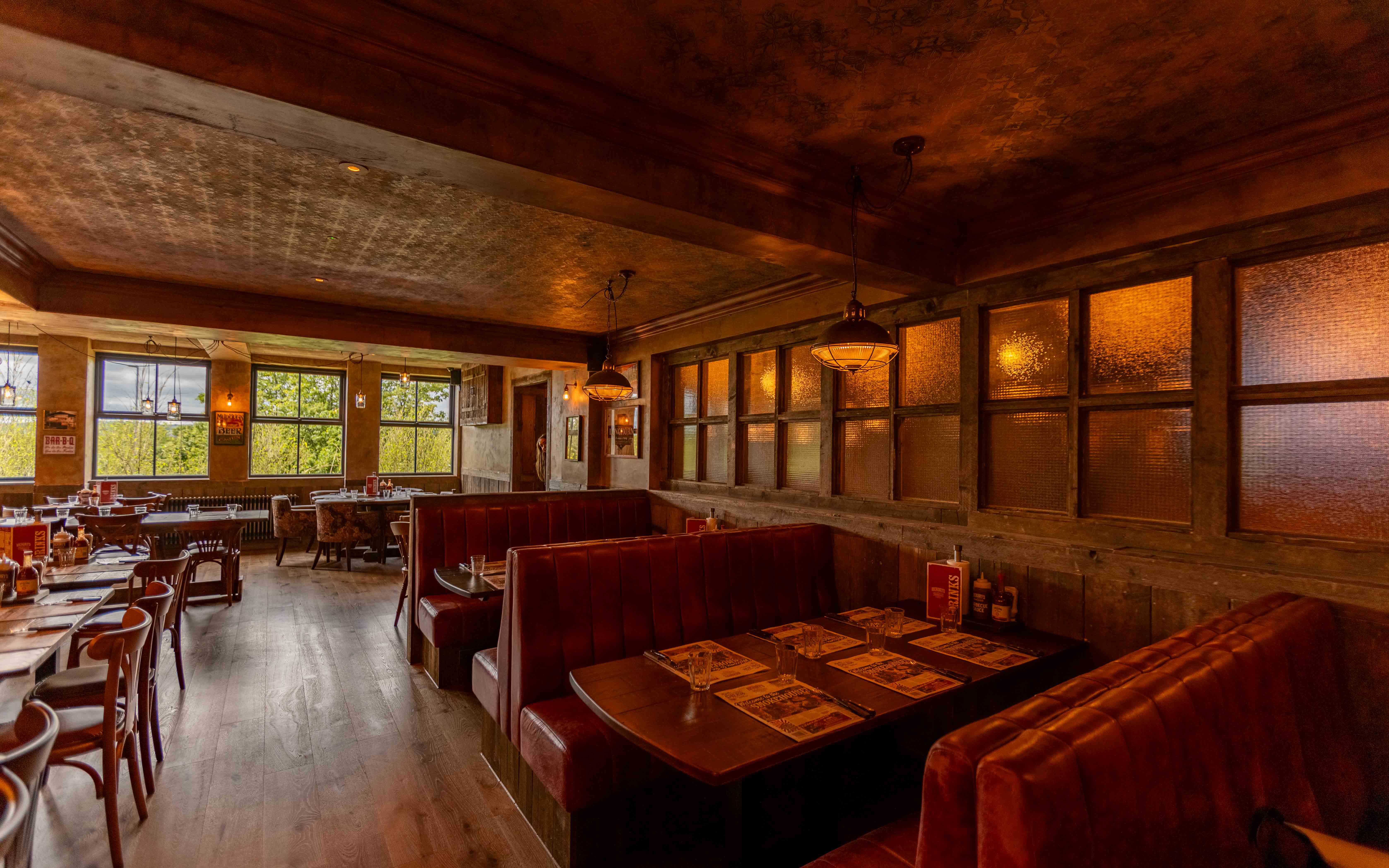 Hickory's Smokehouse Gateshead - Booth seating for large parties and special occasions