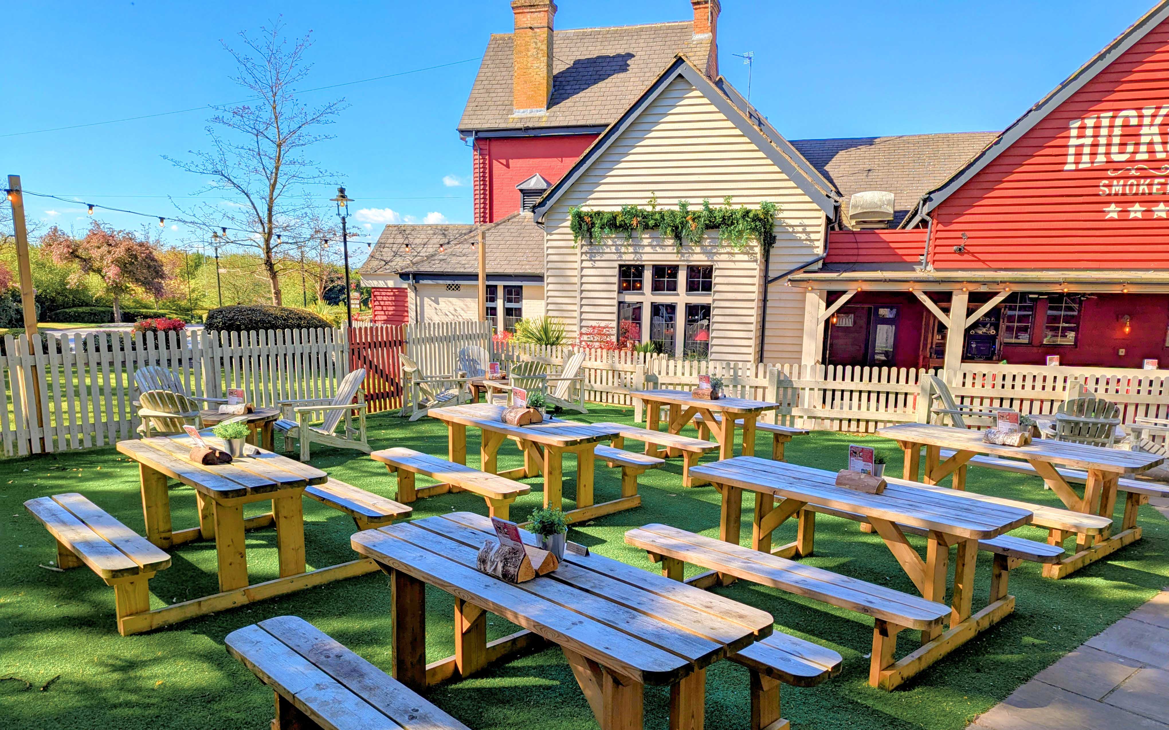 Hickory's Smokehouse Derby Outdoor Area
