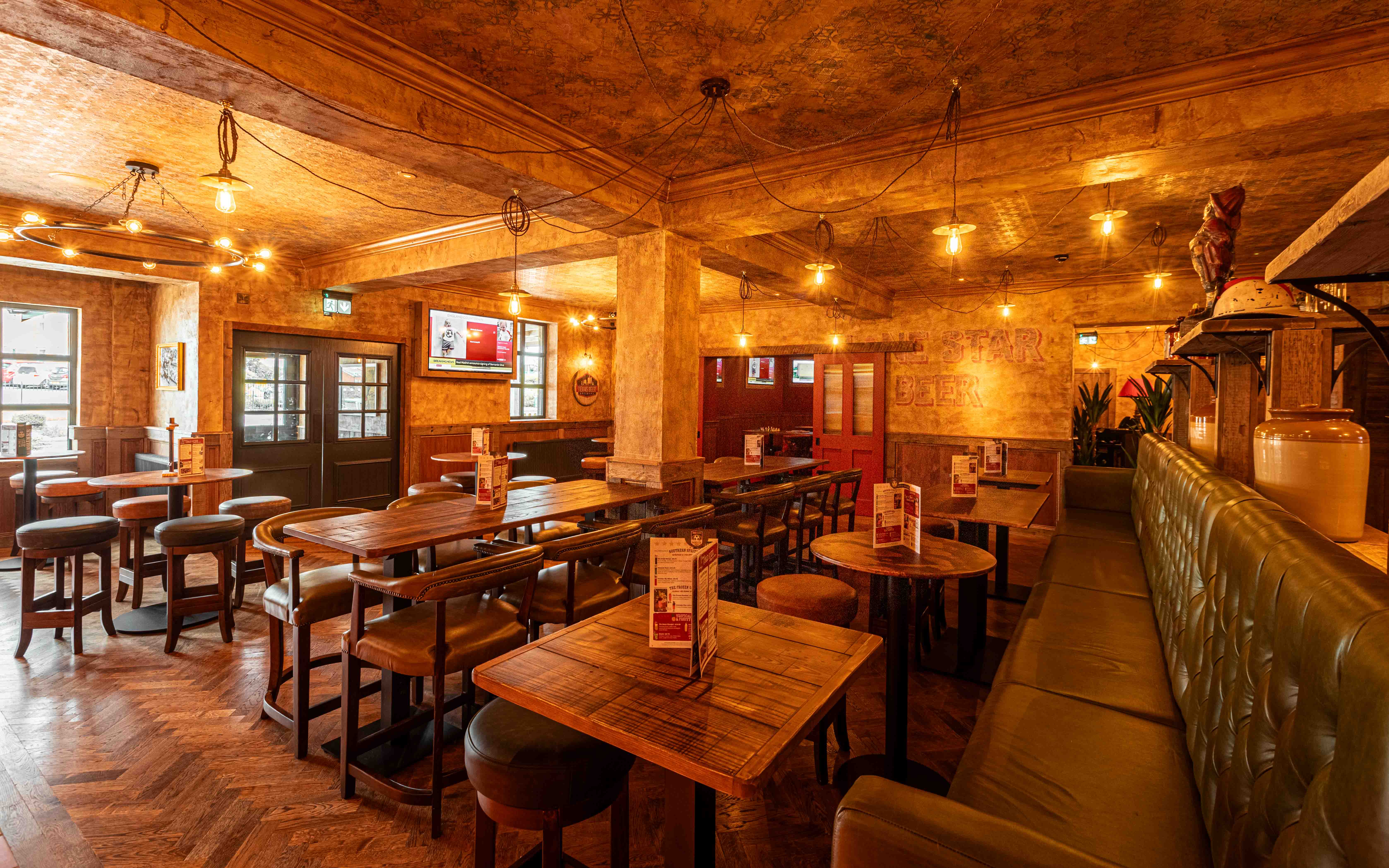 Hickory's Smokehouse Peterborough - Neighbourhood Bar