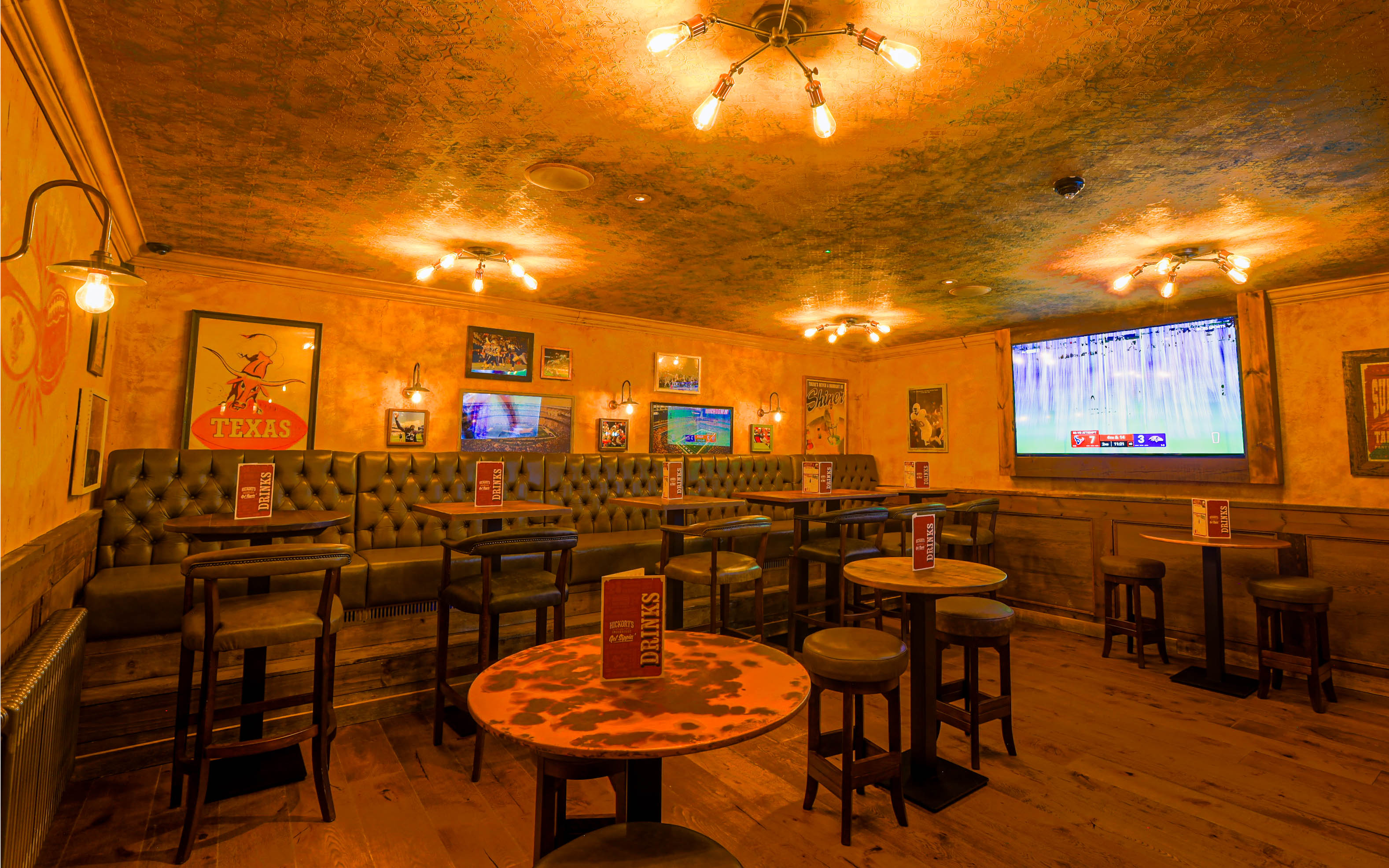 Hickory's Cardiff - bar area