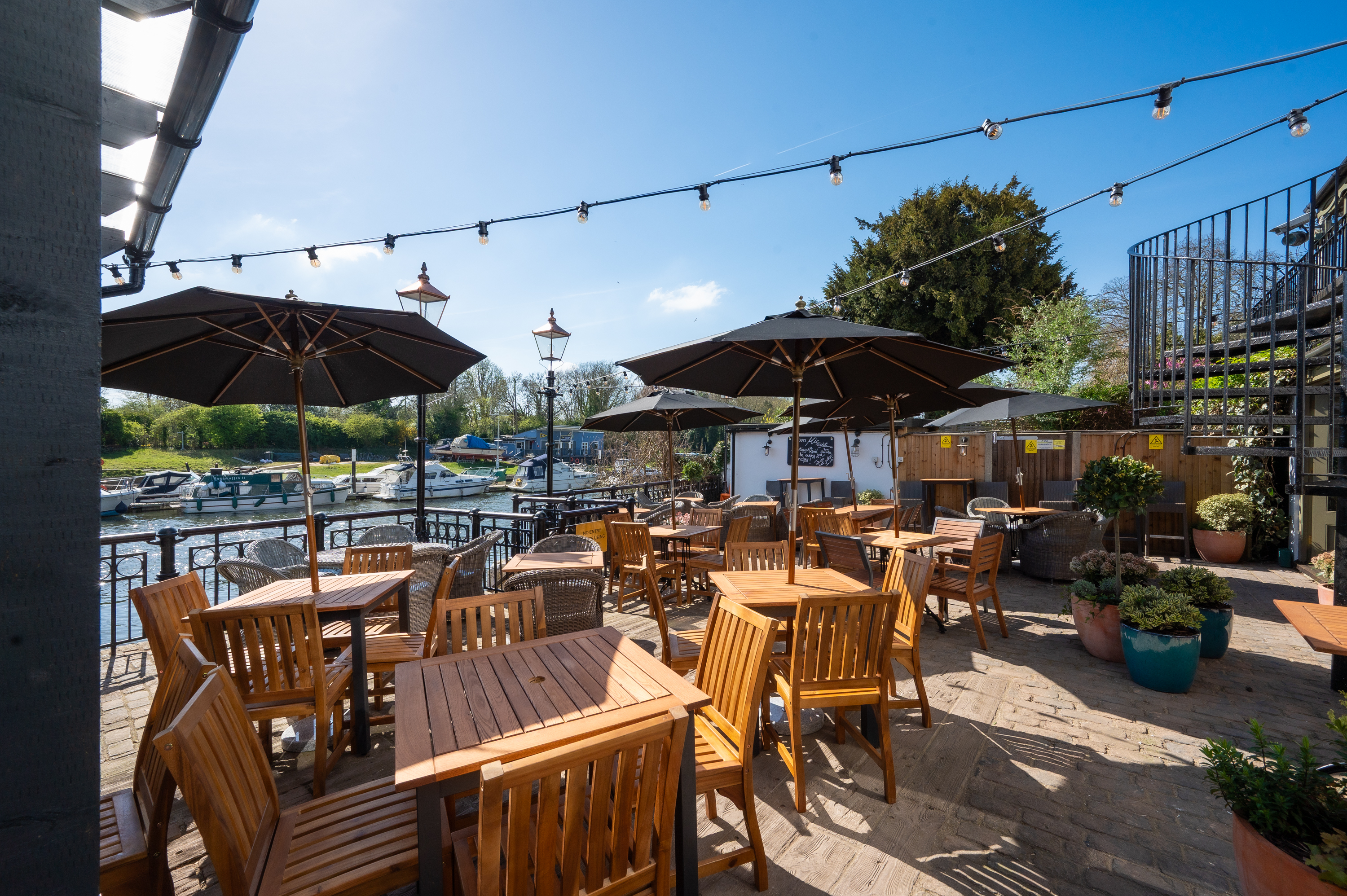 Magpie Riverside Exterior