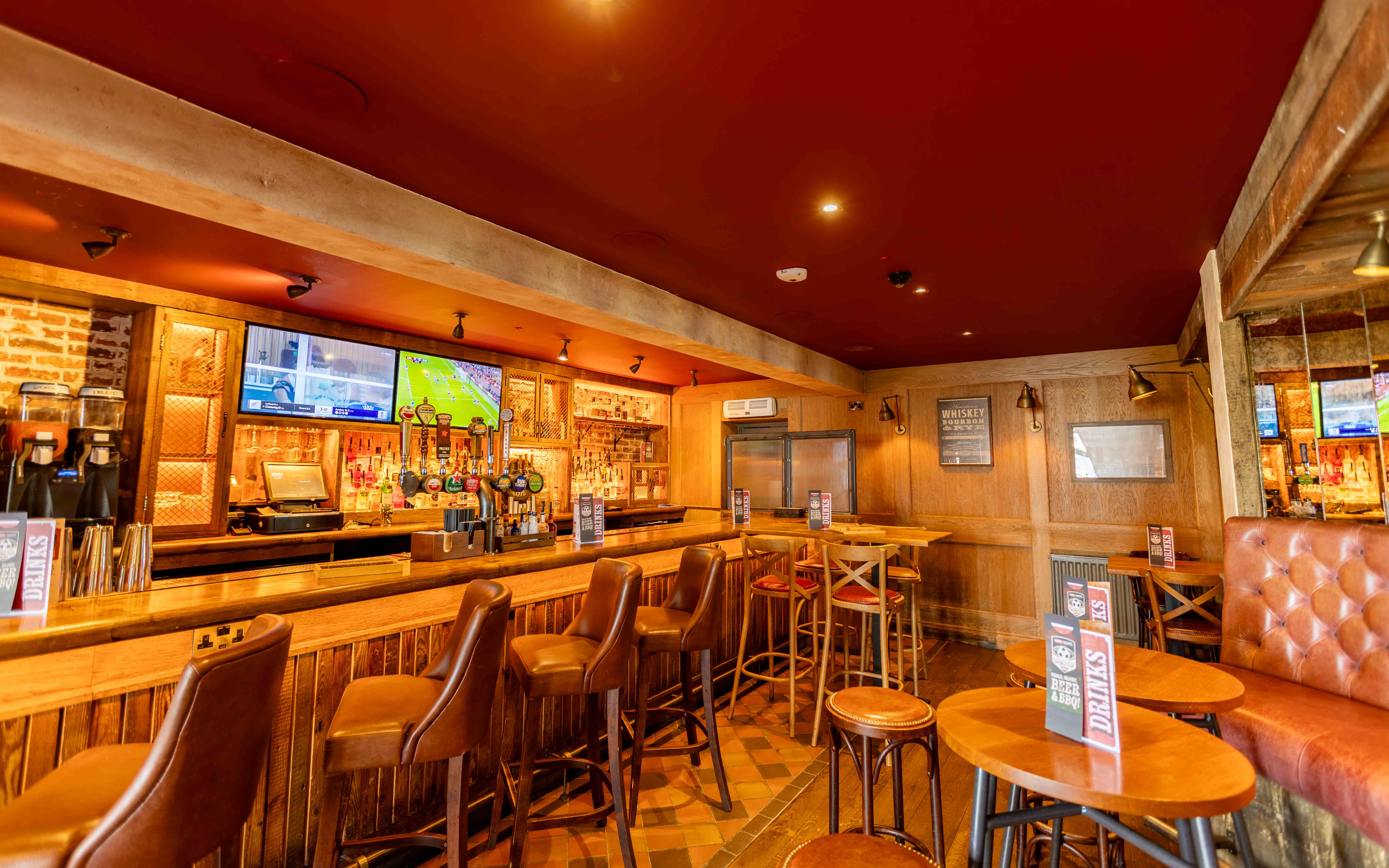 Hickory's Smokehouse Gresty Green - Neighbourhood Bar