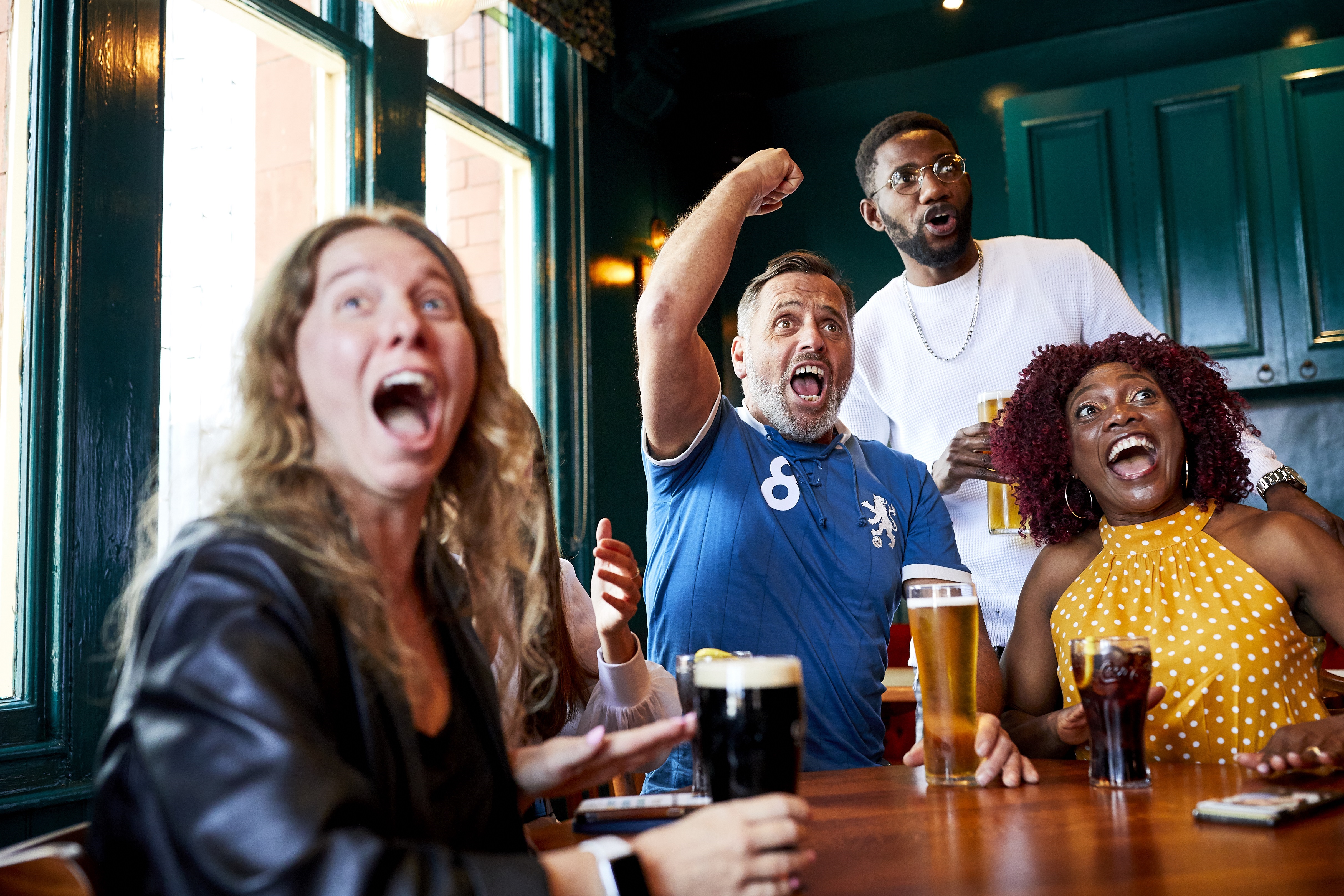 Enjoy live sports at Leicester Arms!