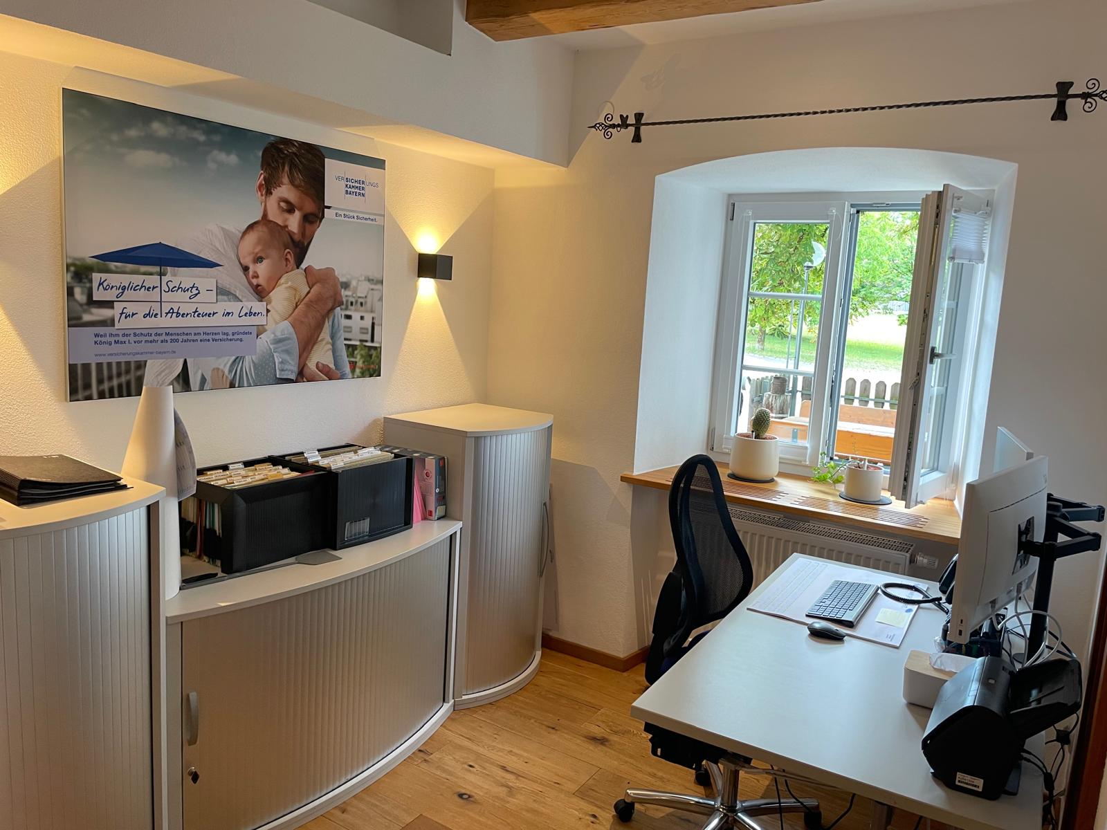 Versicherungskammer Bayern - Versicherungsbüro Manuel Heim, Hauptstr. 43 in Falkenberg