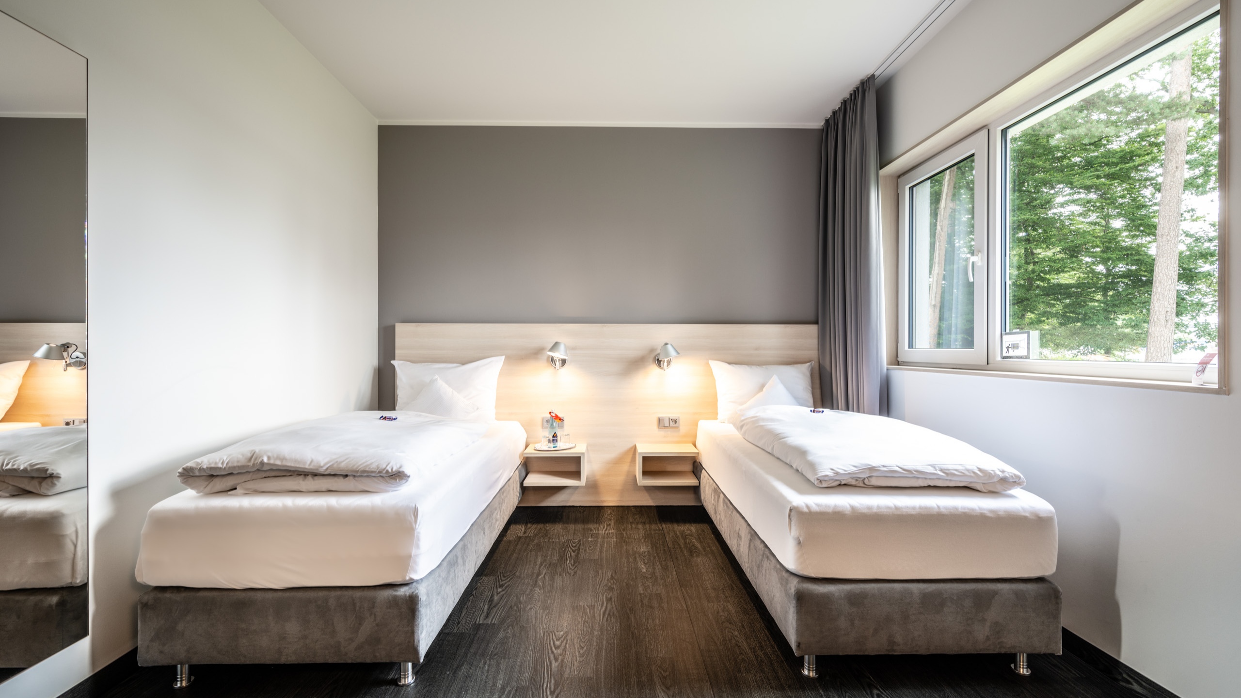 Serways Hotel Bruchsal West, An der Autobahn A5 in Forst
