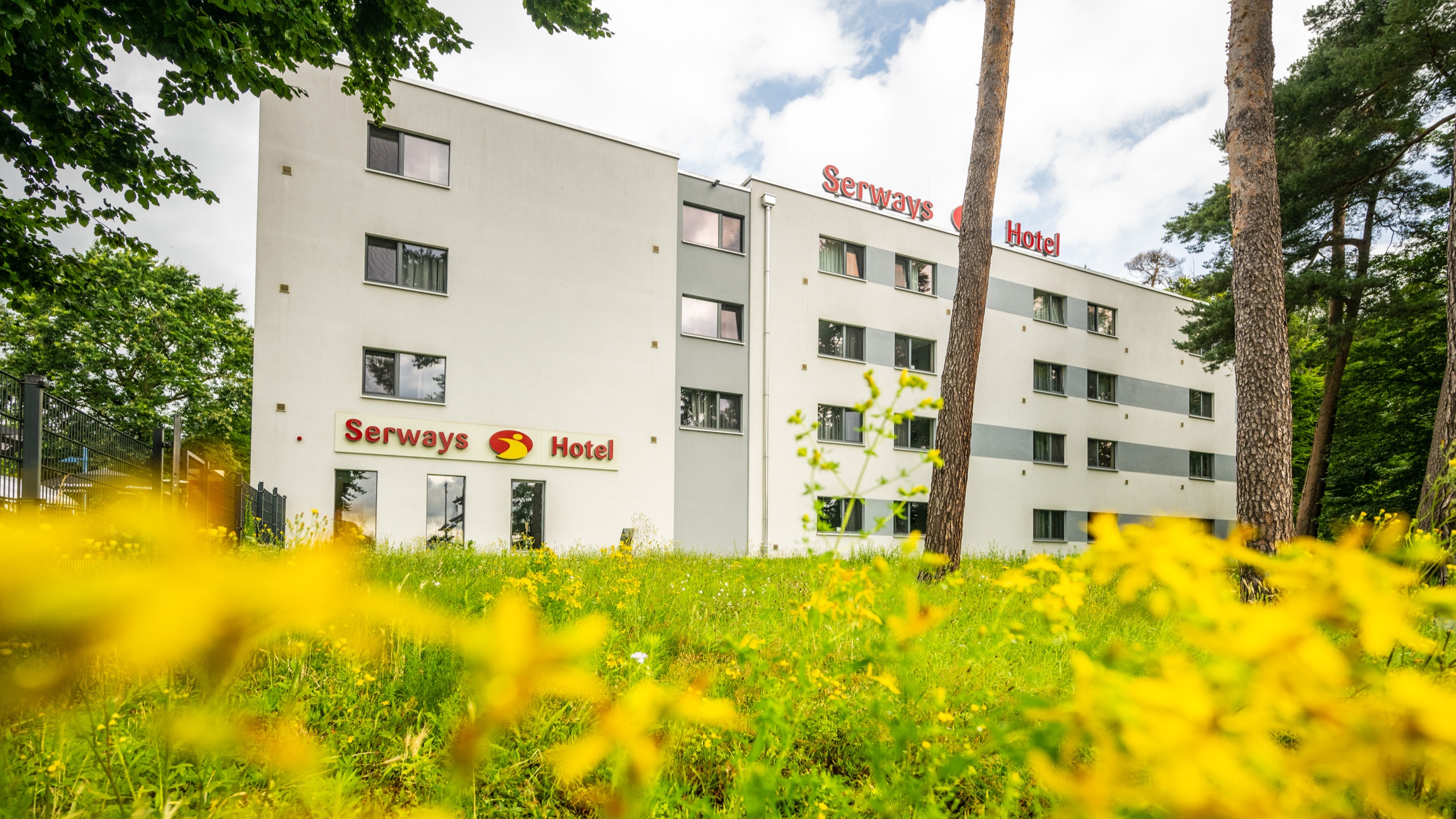 Serways Hotel Bruchsal West, An der Autobahn A5 in Forst