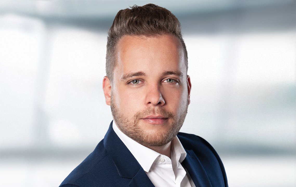 Bild 1 Itzehoer Versicherungen: Nico Ramcke in Elmshorn