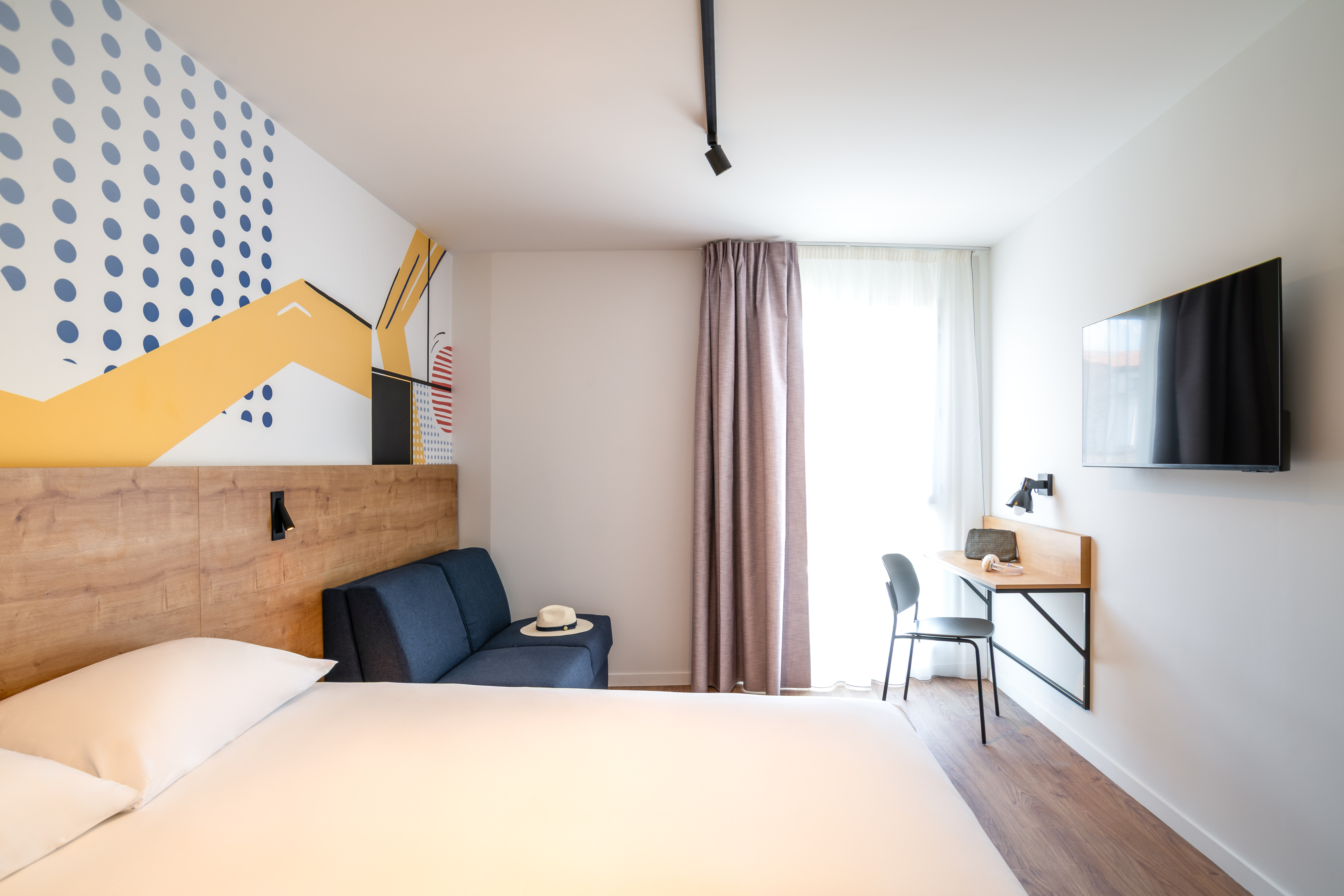 chambre climatisée avec un sofa chambre climatisée avec un sofa
