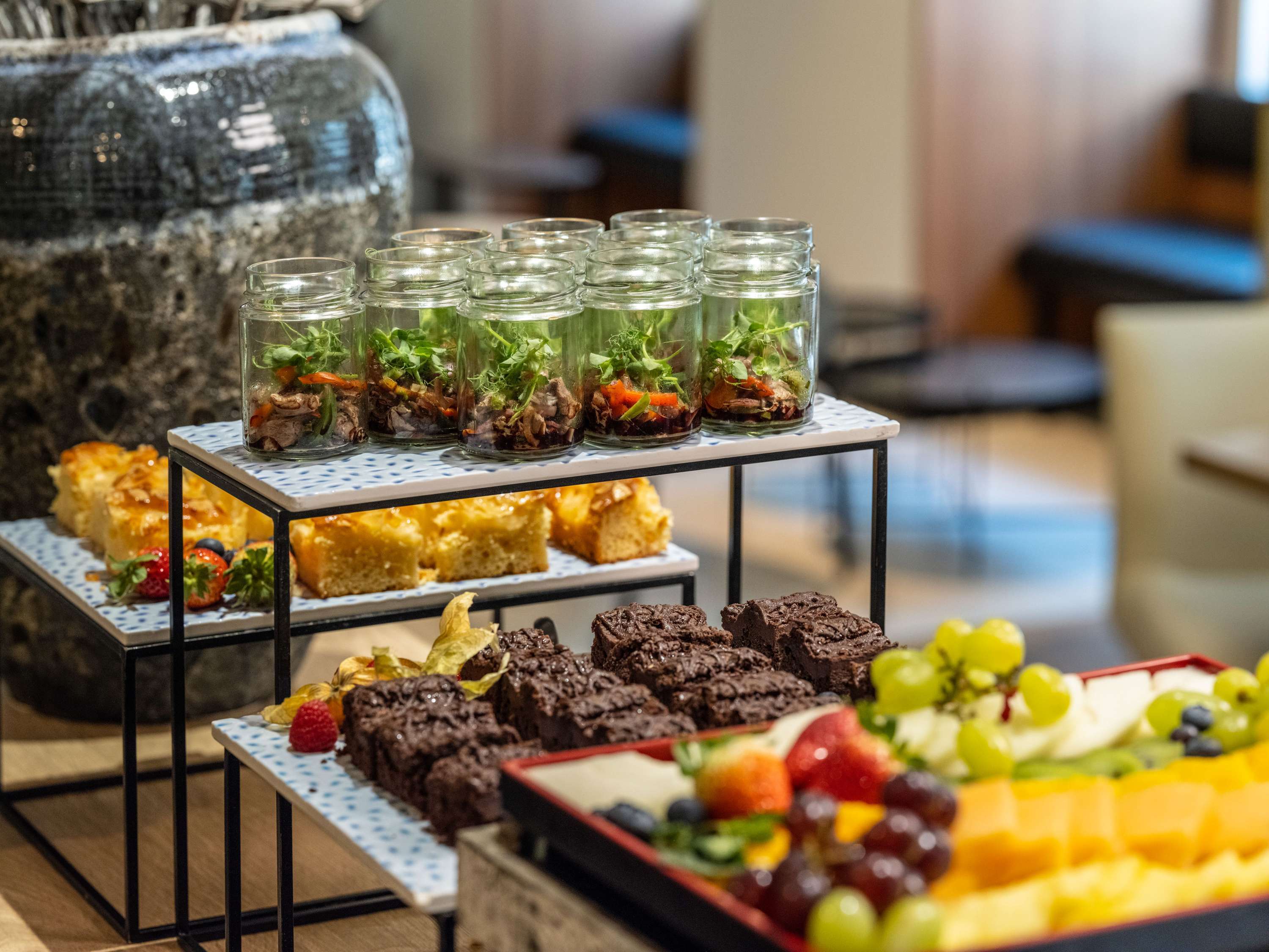 FAMILY AND FRIENDS   THE SNUGGLY, Aspernbrueckengasse 1 in Vienna