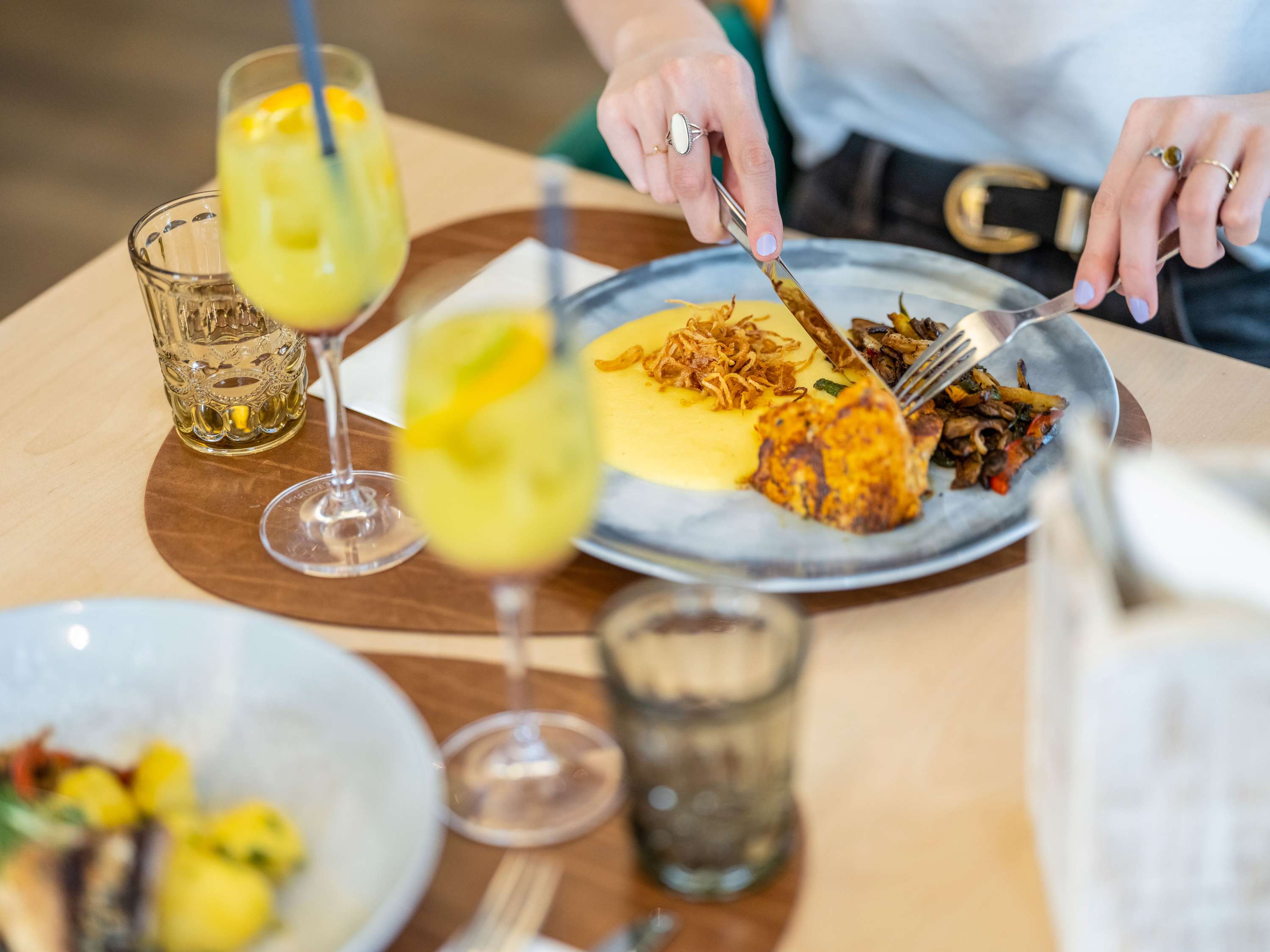 FAMILY AND FRIENDS   THE SNUGGLY, Aspernbrueckengasse 1 in Vienna