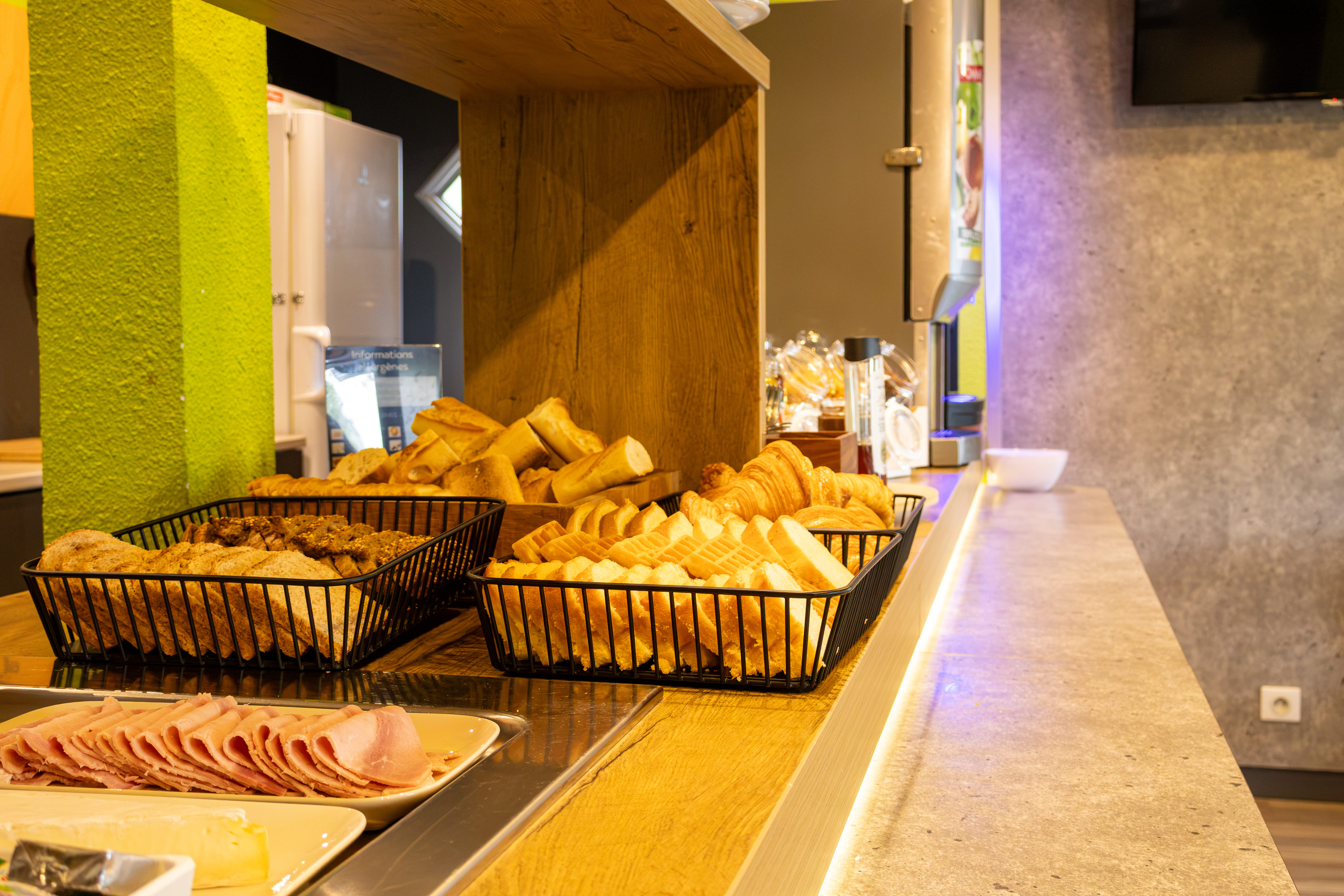 Petit-déjeuner de l'ibis budget Rouen Nord Isneauville, une offre adaptée pour bien commencer la journée. Petit-déjeuner de l'ibis budget Rouen Nord Isneauville, une offre adaptée pour bien commencer la journée.